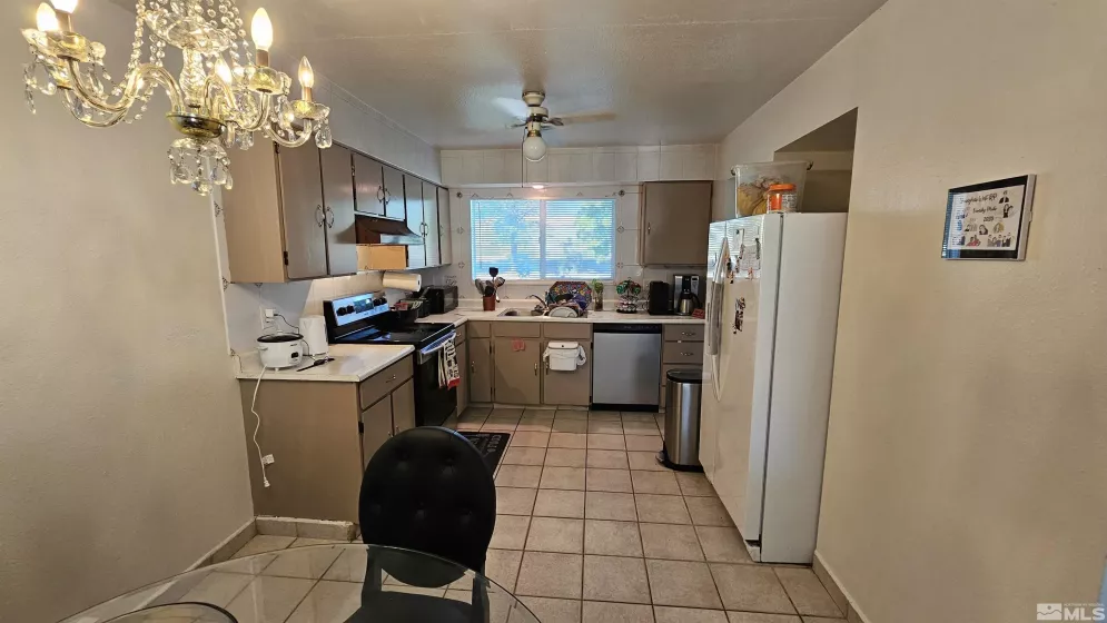 387 Smithridge, Reno, Nevada 89502, 2 Bedrooms Bedrooms, ,2 BathroomsBathrooms,Residential,Residential,Smithridge,240012403