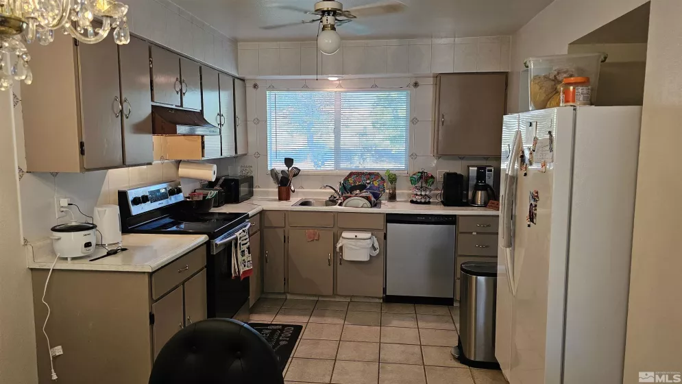 387 Smithridge, Reno, Nevada 89502, 2 Bedrooms Bedrooms, ,2 BathroomsBathrooms,Residential,Residential,Smithridge,240012403