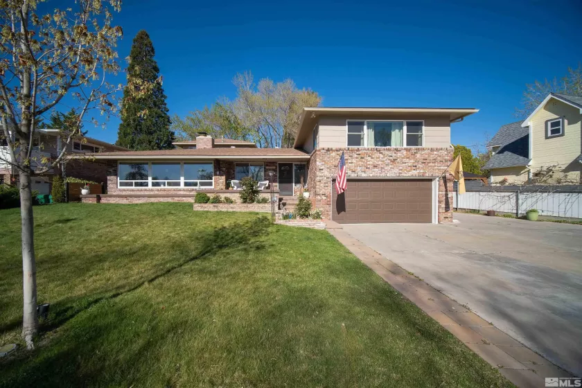 2075 Lakeside, Reno, Nevada 89509, 4 Bedrooms Bedrooms, ,4 BathroomsBathrooms,Residential,Residential,Lakeside,250001724
