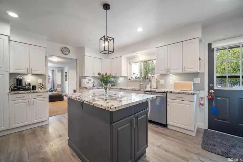 2075 Lakeside, Reno, Nevada 89509, 4 Bedrooms Bedrooms, ,4 BathroomsBathrooms,Residential,Residential,Lakeside,250001724