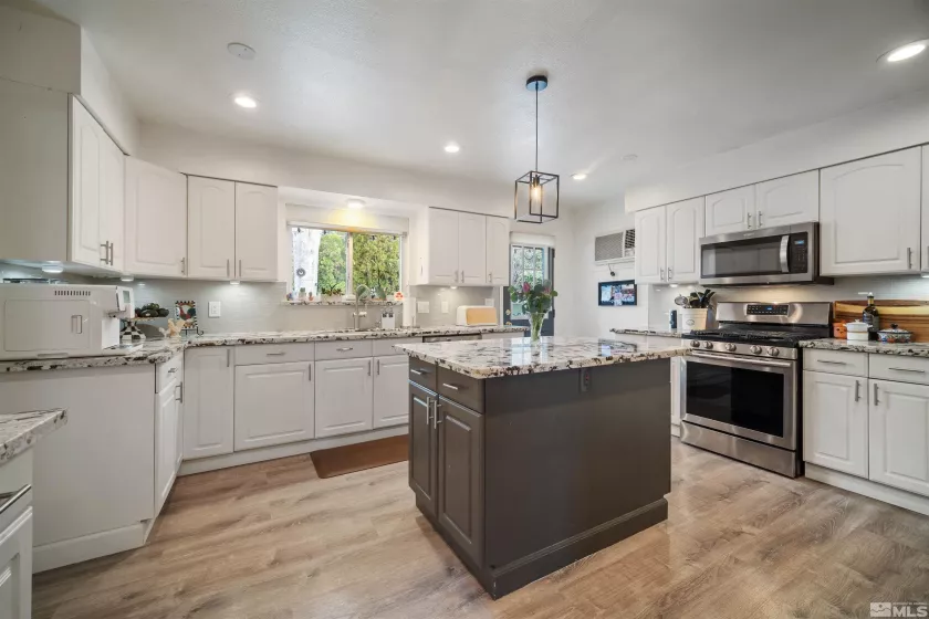 2075 Lakeside, Reno, Nevada 89509, 4 Bedrooms Bedrooms, ,4 BathroomsBathrooms,Residential,Residential,Lakeside,250001724