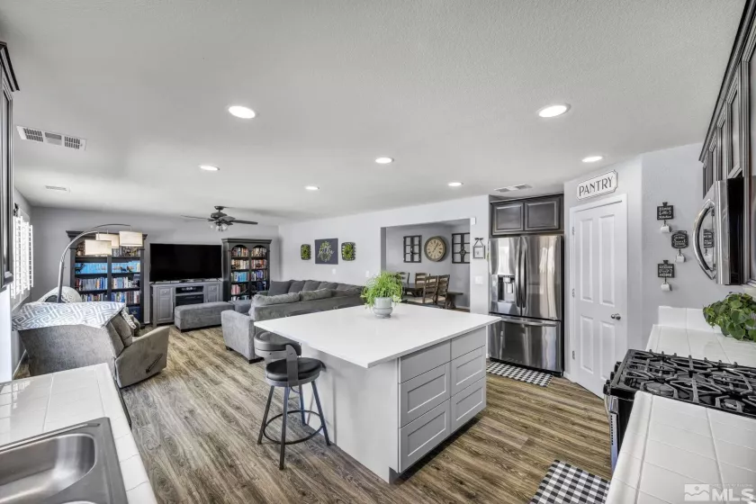 14352 Durham, Reno, Nevada 89506, 4 Bedrooms Bedrooms, ,3 BathroomsBathrooms,Residential,Residential,Durham,250005077