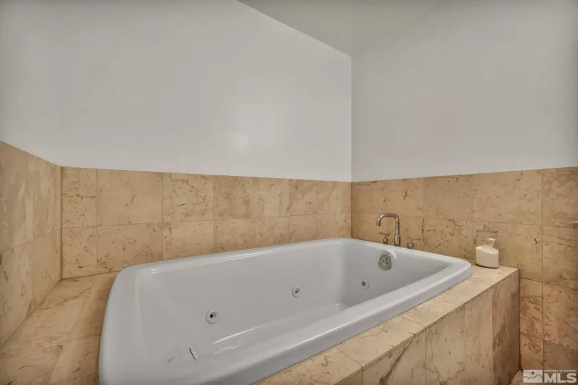 255 Sierra, Reno, Nevada 89501, 3 Bedrooms Bedrooms, ,4 BathroomsBathrooms,Residential,Residential,Sierra,250005249