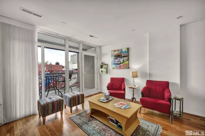 255 Sierra, Reno, Nevada 89501, 3 Bedrooms Bedrooms, ,4 BathroomsBathrooms,Residential,Residential,Sierra,250005249