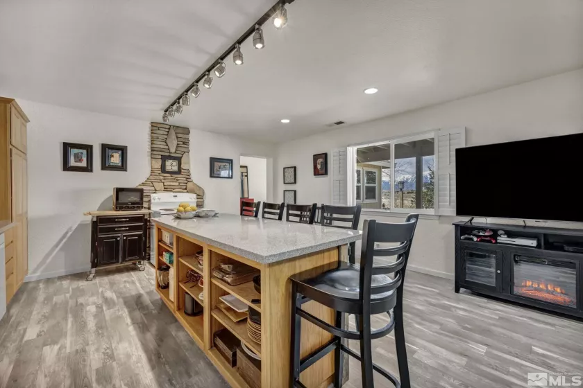 1568 Barker, Gardnerville, Nevada 89410, 5 Bedrooms Bedrooms, ,4 BathroomsBathrooms,Residential,Residential,Barker,250004026