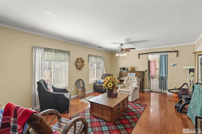 8921 Kemmer, Reno, Nevada 89506, 4 Bedrooms Bedrooms, ,2 BathroomsBathrooms,Residential,Residential,Kemmer,240011068