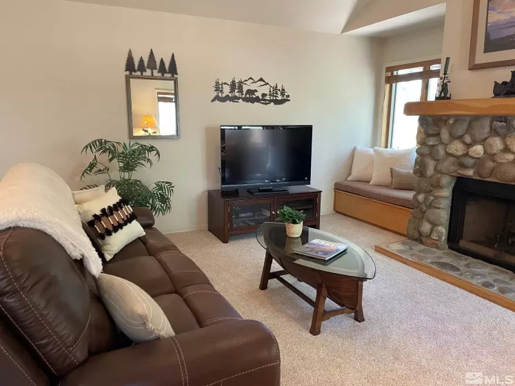 939 Incline, Incline Village, Nevada 89451, 2 Bedrooms Bedrooms, ,2 BathroomsBathrooms,Residential,Residential,Incline,240008903