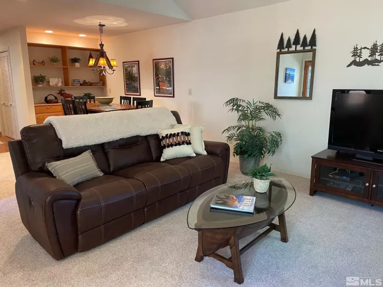 939 Incline, Incline Village, Nevada 89451, 2 Bedrooms Bedrooms, ,2 BathroomsBathrooms,Residential,Residential,Incline,240008903
