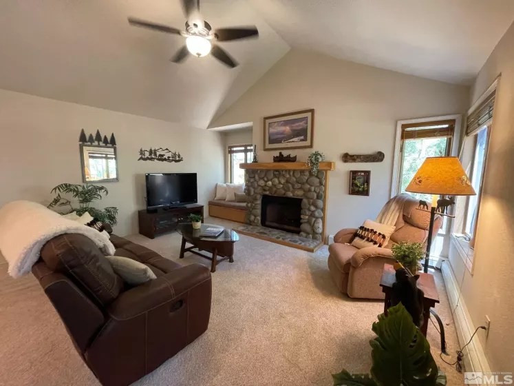 939 Incline, Incline Village, Nevada 89451, 2 Bedrooms Bedrooms, ,2 BathroomsBathrooms,Residential,Residential,Incline,240008903