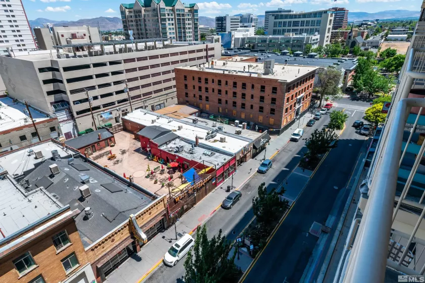 200 2nd, Reno, Nevada 89501, 2 Bedrooms Bedrooms, ,3 BathroomsBathrooms,Residential,Residential,2nd,240007917