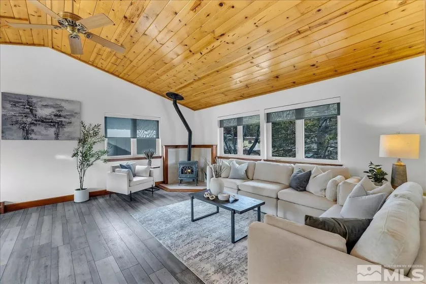 754 Tuolumne, South Lake Tahoe, California 96150, 4 Bedrooms Bedrooms, ,2 BathroomsBathrooms,Residential,Residential,Tuolumne,250001839