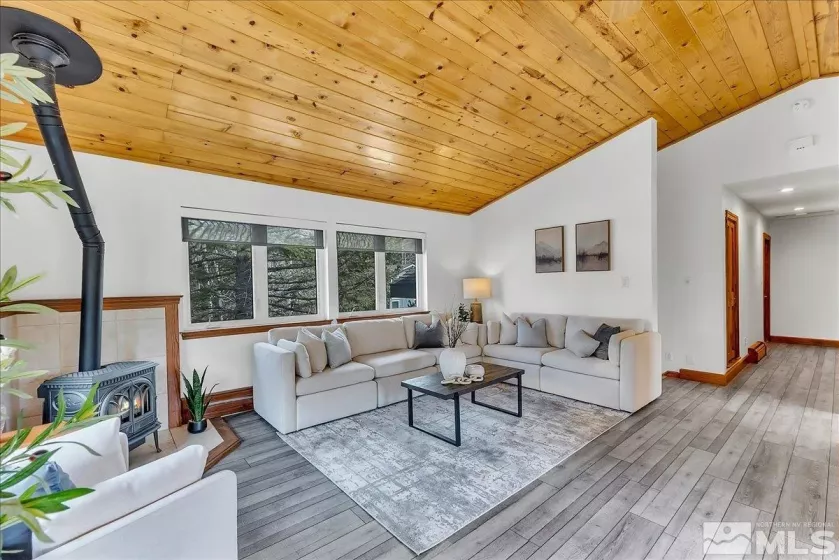 754 Tuolumne, South Lake Tahoe, California 96150, 4 Bedrooms Bedrooms, ,2 BathroomsBathrooms,Residential,Residential,Tuolumne,250001839