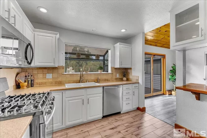 754 Tuolumne, South Lake Tahoe, California 96150, 4 Bedrooms Bedrooms, ,2 BathroomsBathrooms,Residential,Residential,Tuolumne,250001839