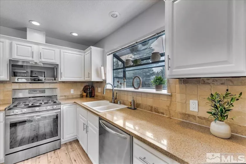 754 Tuolumne, South Lake Tahoe, California 96150, 4 Bedrooms Bedrooms, ,2 BathroomsBathrooms,Residential,Residential,Tuolumne,250001839