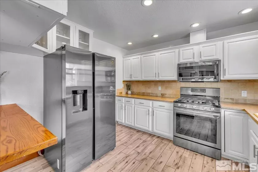 754 Tuolumne, South Lake Tahoe, California 96150, 4 Bedrooms Bedrooms, ,2 BathroomsBathrooms,Residential,Residential,Tuolumne,250001839