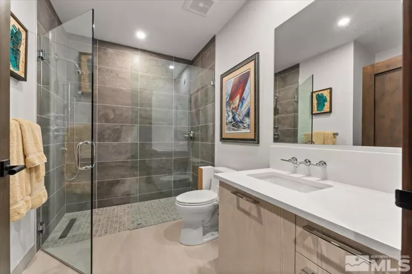 33 Beach Club, Stateline, Nevada 89449, 2 Bedrooms Bedrooms, ,2 BathroomsBathrooms,Residential,Residential,Beach Club,250001717