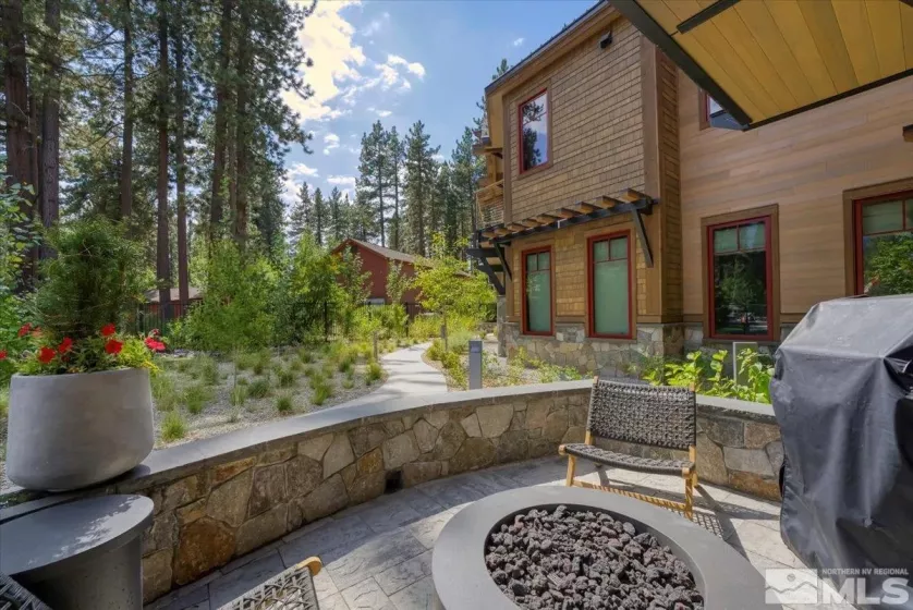 33 Beach Club, Stateline, Nevada 89449, 2 Bedrooms Bedrooms, ,2 BathroomsBathrooms,Residential,Residential,Beach Club,250001717
