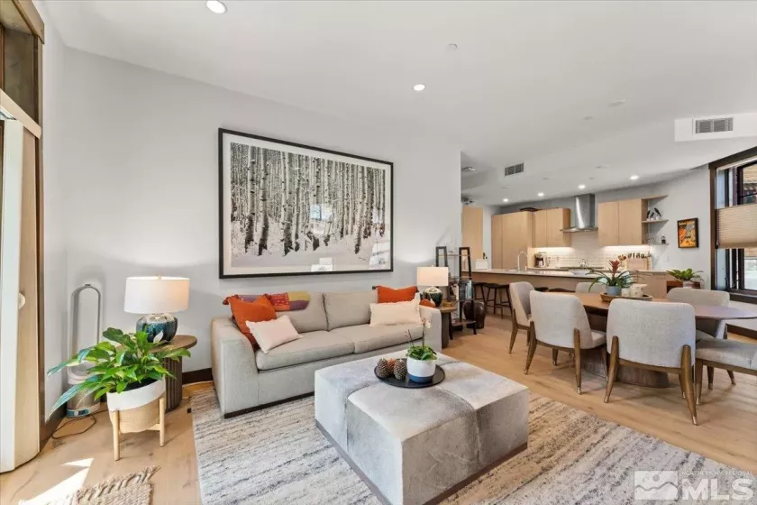 33 Beach Club, Stateline, Nevada 89449, 2 Bedrooms Bedrooms, ,2 BathroomsBathrooms,Residential,Residential,Beach Club,250001717