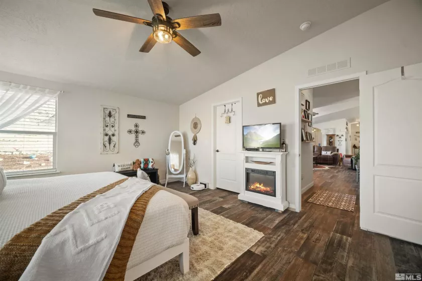 12710 Carson, Lovelock, Nevada 89419, 3 Bedrooms Bedrooms, ,2 BathroomsBathrooms,Residential,Residential,Carson,250000720