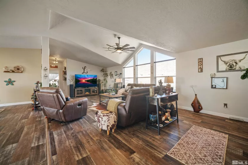 12710 Carson, Lovelock, Nevada 89419, 3 Bedrooms Bedrooms, ,2 BathroomsBathrooms,Residential,Residential,Carson,250000720