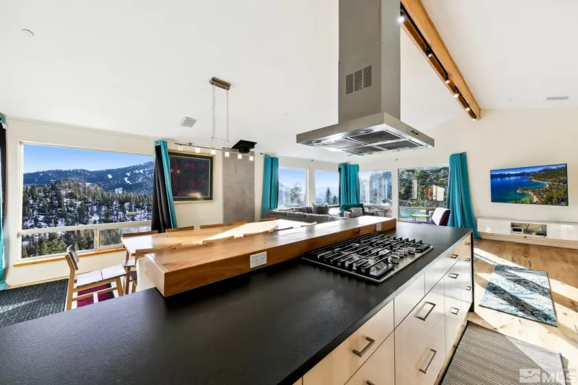 332 Barton, Stateline, Nevada 89449, 6 Bedrooms Bedrooms, ,4 BathroomsBathrooms,Residential,Residential,Barton,250000300