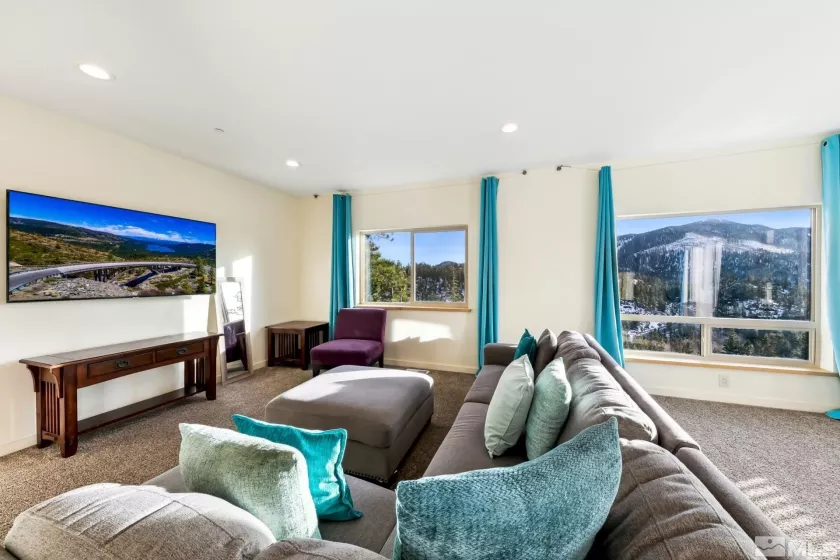 332 Barton, Stateline, Nevada 89449, 6 Bedrooms Bedrooms, ,4 BathroomsBathrooms,Residential,Residential,Barton,250000300