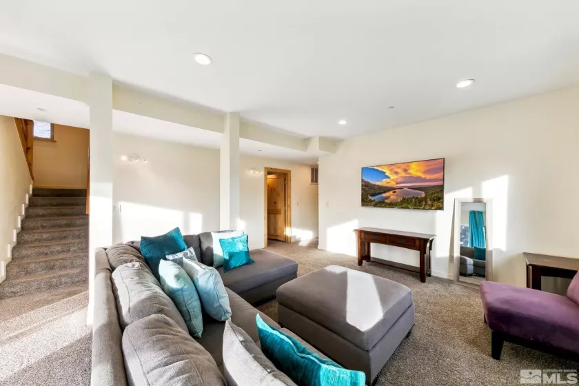 332 Barton, Stateline, Nevada 89449, 6 Bedrooms Bedrooms, ,4 BathroomsBathrooms,Residential,Residential,Barton,250000300