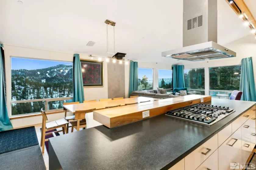 332 Barton, Stateline, Nevada 89449, 6 Bedrooms Bedrooms, ,4 BathroomsBathrooms,Residential,Residential,Barton,250000300