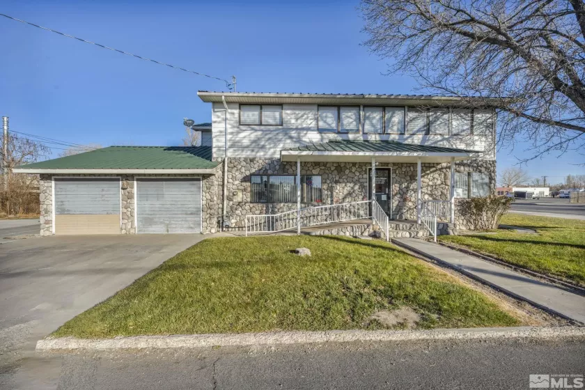 2 Newcombe, Yerington, Nevada 89447, ,Commercial Sale,Residential,Newcombe,240015072
