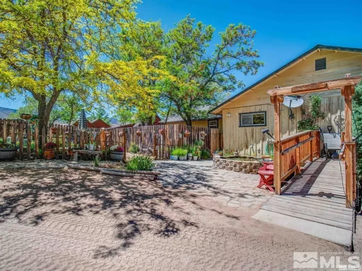 106705 US-395, Coleville, California 96107, ,Commercial Sale,Residential,US-395,240007617