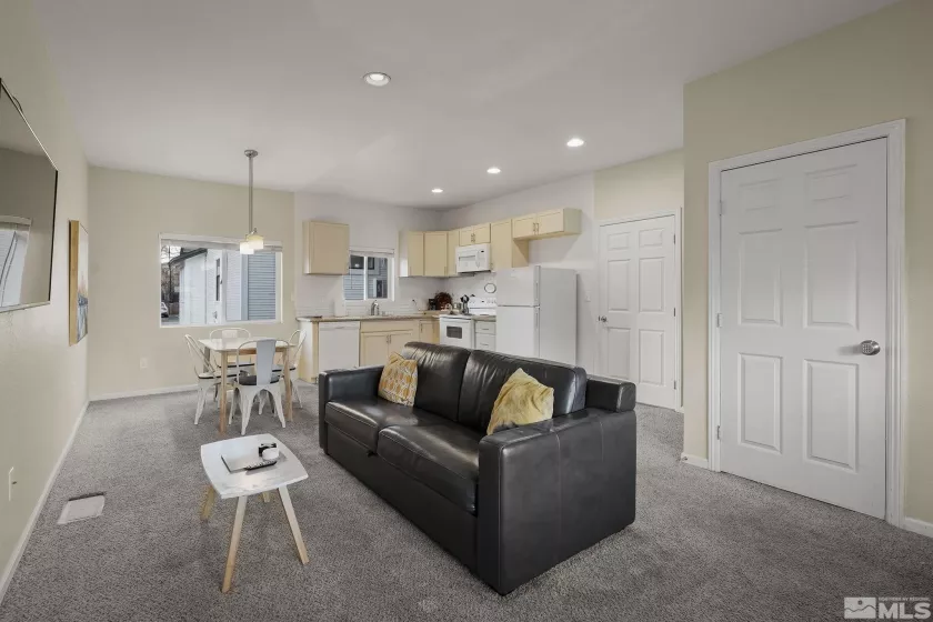 125 Caliente, Reno, Nevada 89509, ,Residential Income,Residential,Caliente,250001658