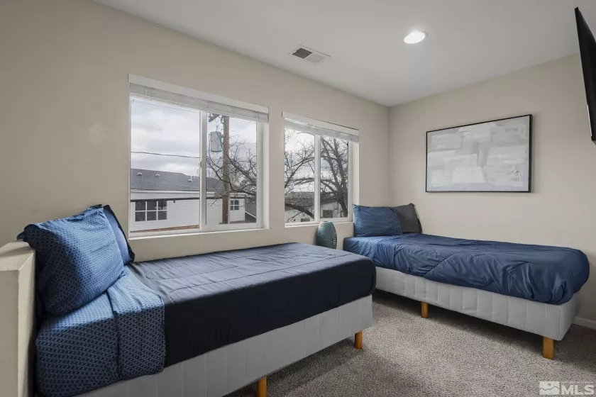 125 Caliente, Reno, Nevada 89509, ,Residential Income,Residential,Caliente,250001658