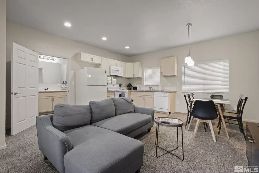 125 Caliente, Reno, Nevada 89509, ,Residential Income,Residential,Caliente,250001658