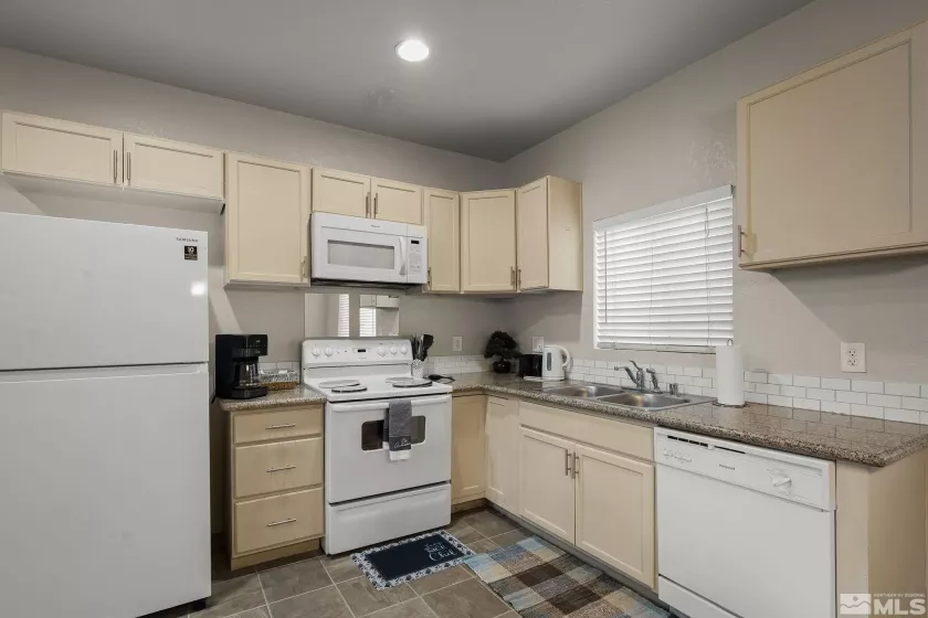 125 Caliente, Reno, Nevada 89509, ,Residential Income,Residential,Caliente,250001658