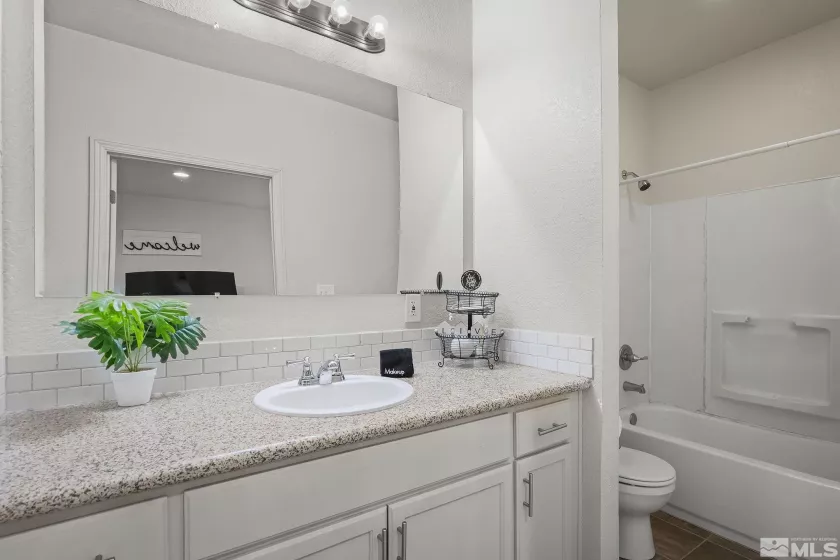 125 Caliente, Reno, Nevada 89509, ,Residential Income,Residential,Caliente,250001658