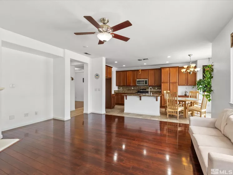 7730 Opal, Reno, Nevada 89506, 3 Bedrooms Bedrooms, ,2 BathroomsBathrooms,Residential,Residential,Opal,250005018