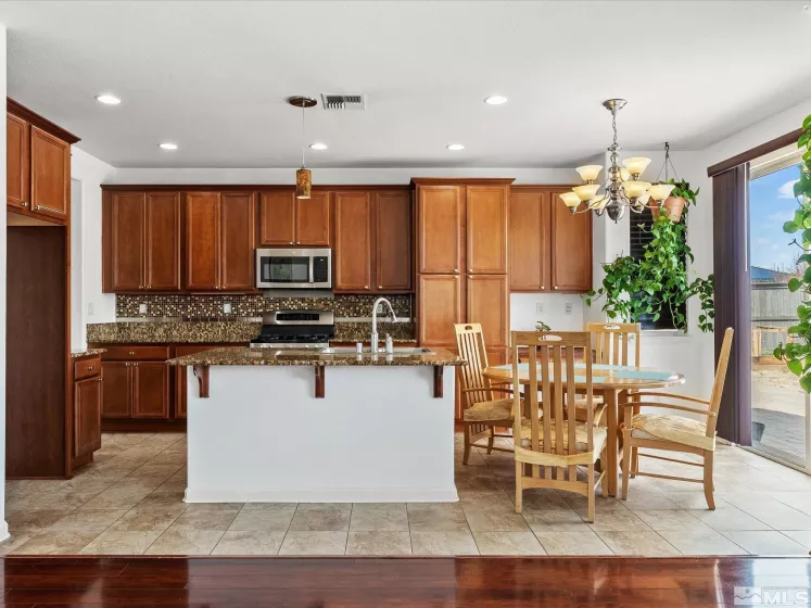 7730 Opal, Reno, Nevada 89506, 3 Bedrooms Bedrooms, ,2 BathroomsBathrooms,Residential,Residential,Opal,250005018