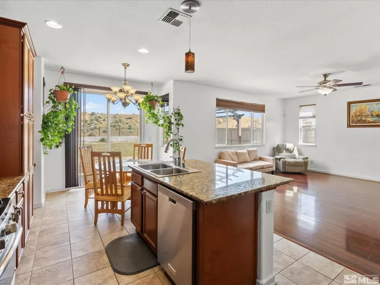 7730 Opal, Reno, Nevada 89506, 3 Bedrooms Bedrooms, ,2 BathroomsBathrooms,Residential,Residential,Opal,250005018