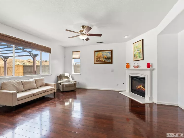 7730 Opal, Reno, Nevada 89506, 3 Bedrooms Bedrooms, ,2 BathroomsBathrooms,Residential,Residential,Opal,250005018