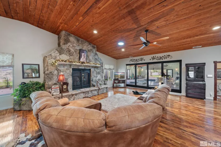 951 Riverview, Gardnerville, Nevada 89460, 5 Bedrooms Bedrooms, ,5 BathroomsBathrooms,Residential,Residential,Riverview,250004936