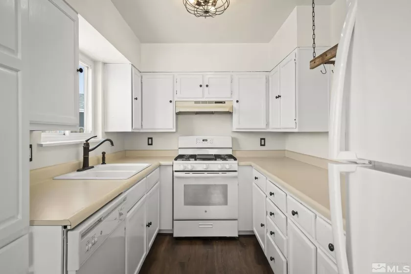 690 Russell, Fallon, Nevada 89406, 3 Bedrooms Bedrooms, ,2 BathroomsBathrooms,Residential,Residential,Russell,250004587