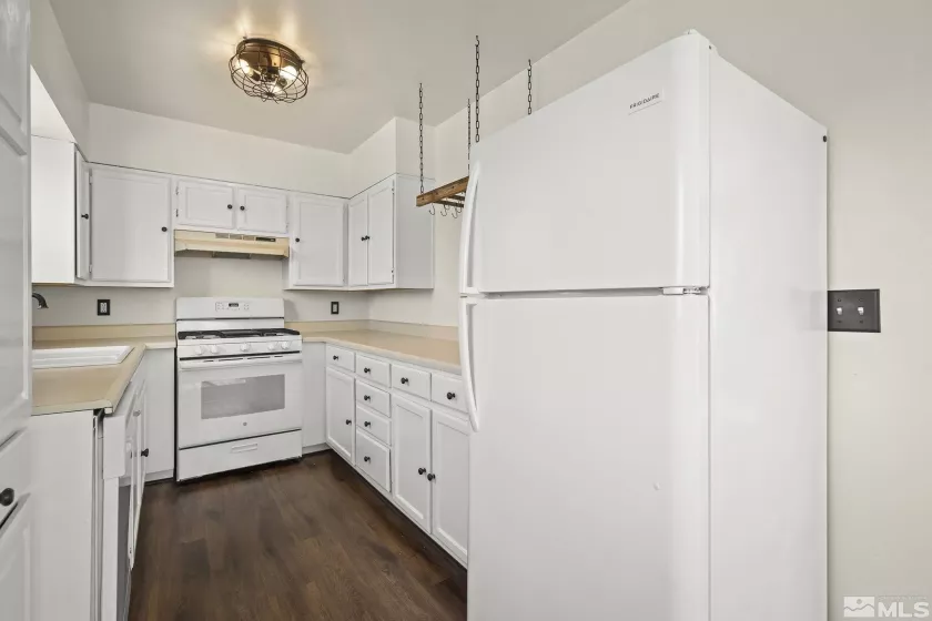 690 Russell, Fallon, Nevada 89406, 3 Bedrooms Bedrooms, ,2 BathroomsBathrooms,Residential,Residential,Russell,250004587