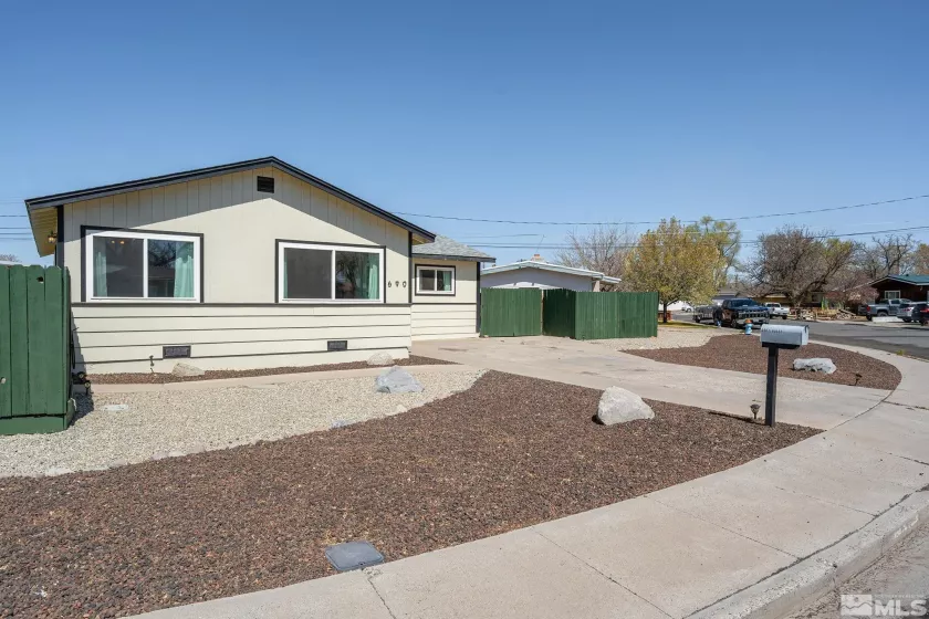 690 Russell, Fallon, Nevada 89406, 3 Bedrooms Bedrooms, ,2 BathroomsBathrooms,Residential,Residential,Russell,250004587