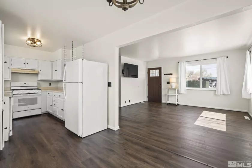 690 Russell, Fallon, Nevada 89406, 3 Bedrooms Bedrooms, ,2 BathroomsBathrooms,Residential,Residential,Russell,250004587