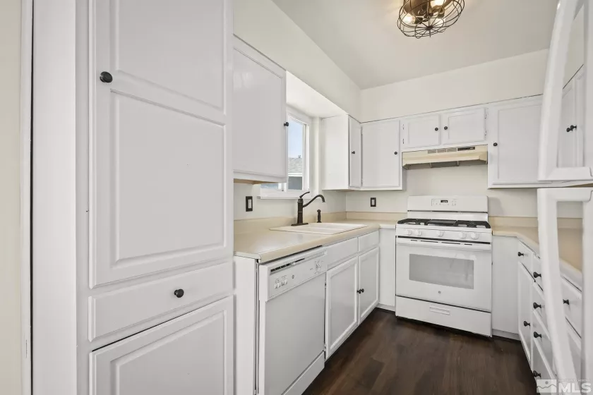 690 Russell, Fallon, Nevada 89406, 3 Bedrooms Bedrooms, ,2 BathroomsBathrooms,Residential,Residential,Russell,250004587
