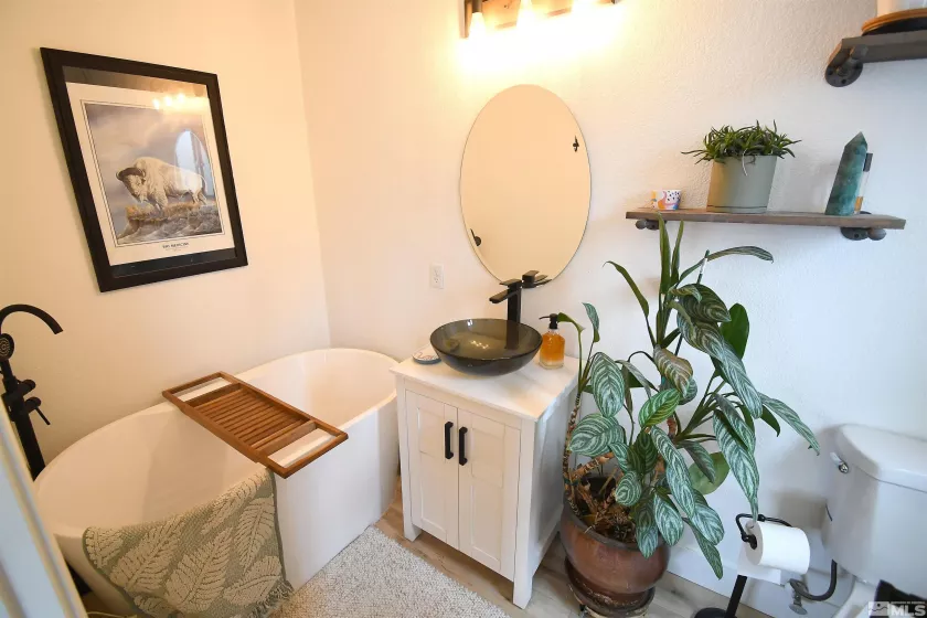 8653 Piper, Reno, Nevada 89506, 3 Bedrooms Bedrooms, ,2 BathroomsBathrooms,Residential,Residential,Piper,250004669