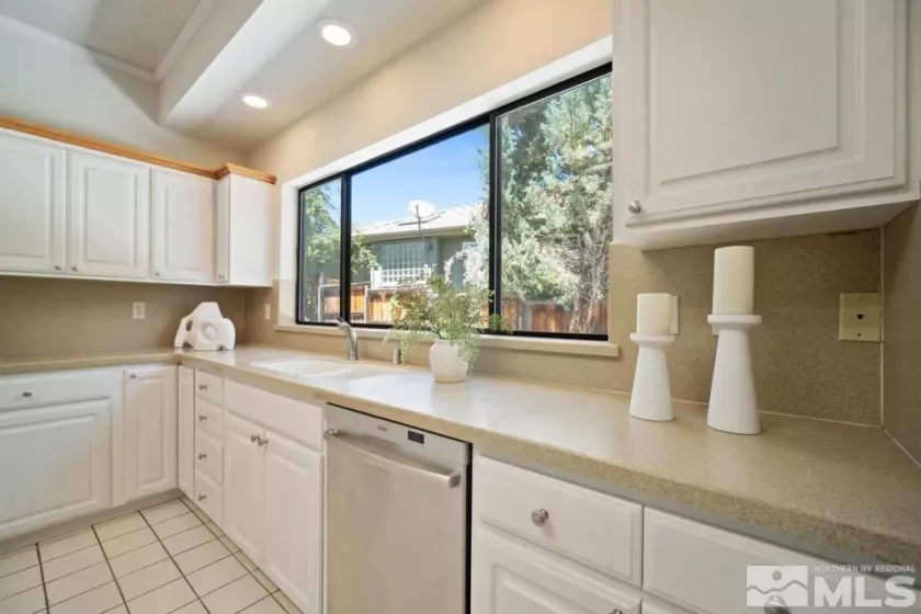 2295 Manzanita, Reno, Nevada 89509, 4 Bedrooms Bedrooms, ,3 BathroomsBathrooms,Residential,Residential,Manzanita,250004497