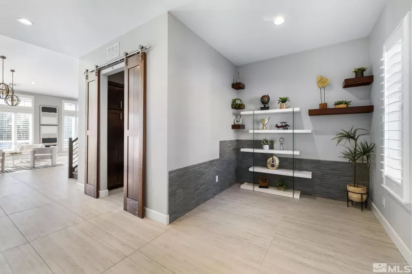 Entry/Foyer