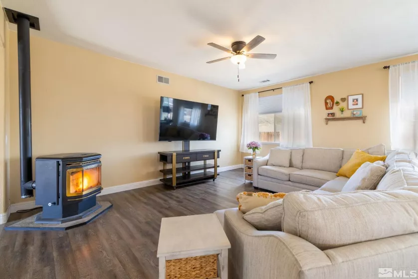 3940 Rainier, Reno, Nevada 89508, 4 Bedrooms Bedrooms, ,2 BathroomsBathrooms,Residential,Residential,Rainier,250004801
