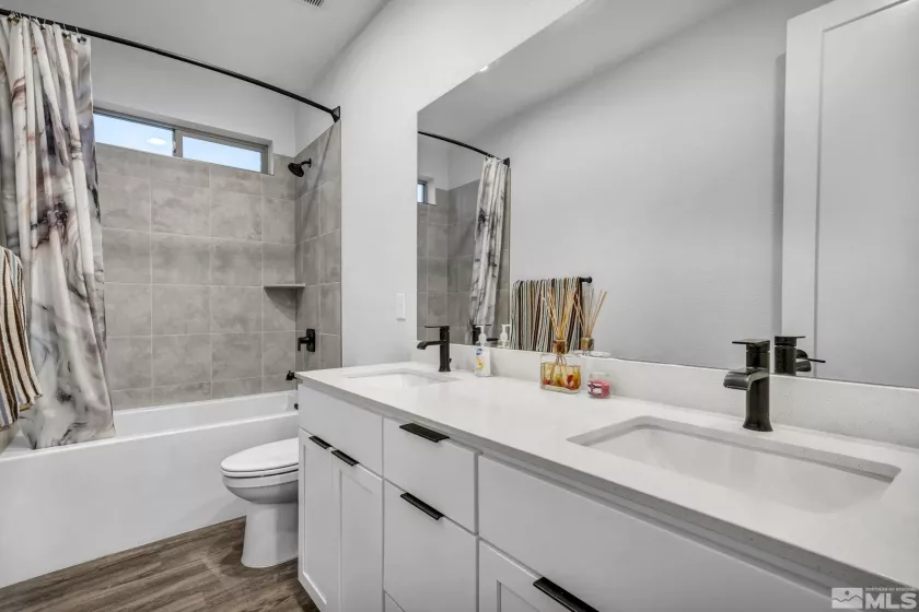 5469 Fossilstone, Sparks, Nevada 89436, 4 Bedrooms Bedrooms, ,3 BathroomsBathrooms,Residential,Residential,Fossilstone,250000380